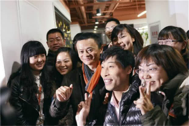 在阿里巴巴上班的有多少人,阿里巴巴员工工资一般是多少