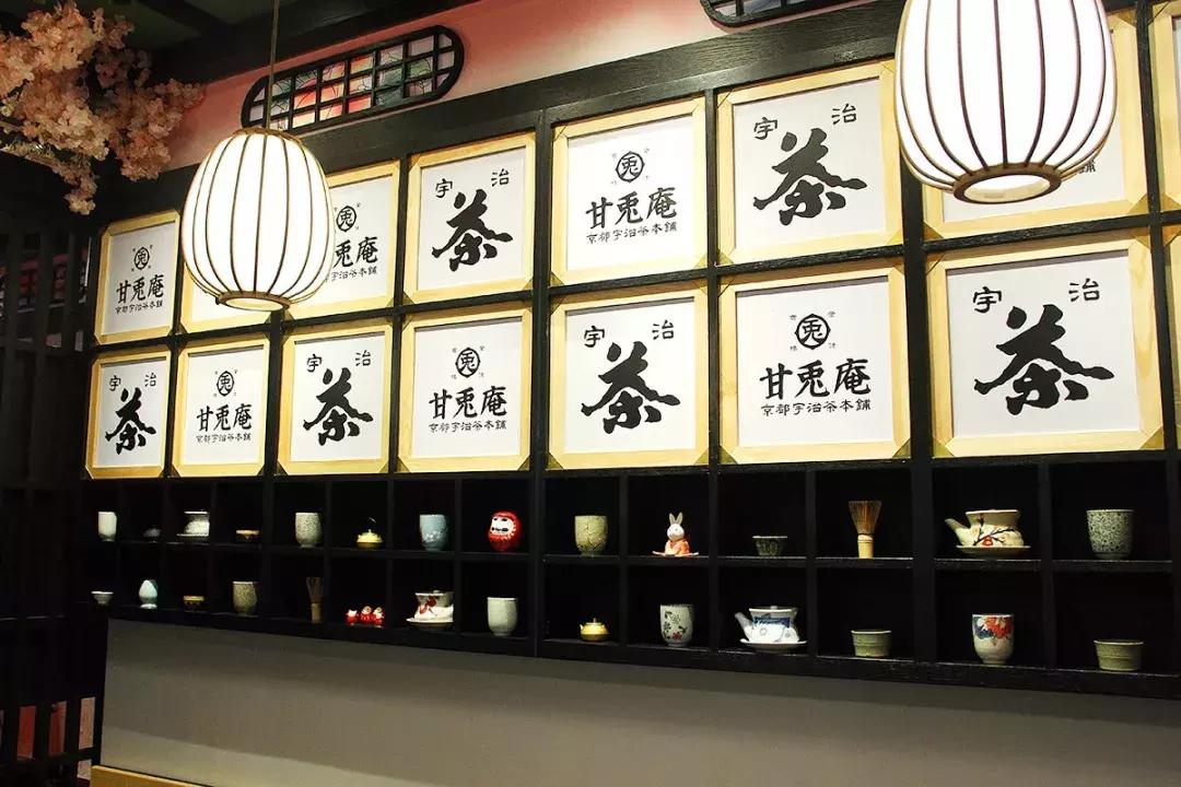 一家抹茶甜品店,日式抹茶味甜品店
