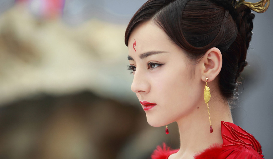 迪丽热巴被问：被“潜”过吗？热巴果断回答，网友：这回答绝了