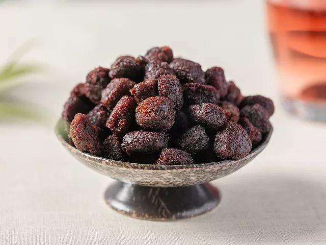如何用糖杨梅酱腌制杨梅,冰糖腌杨梅的简单正确方法