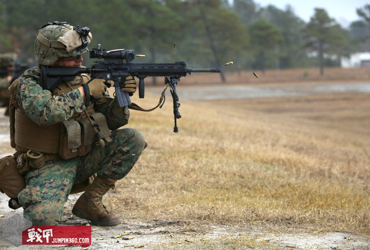 步枪手和机枪手,美国海军陆战队装备m27吗