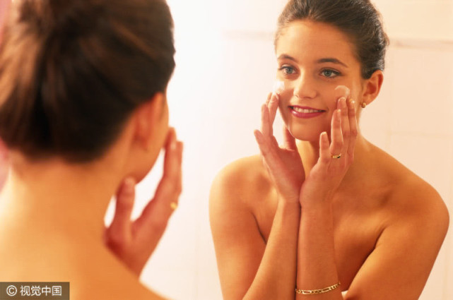 冬天不长痘痘夏天长痘痘,夏天脸上长痘痘怎么办