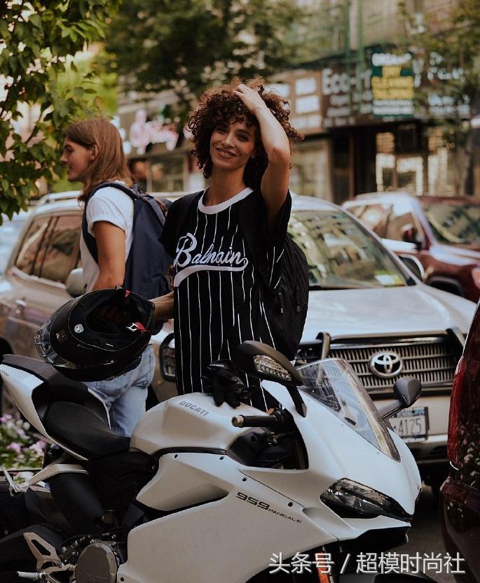 机车女孩杜卡迪1199,机车女孩杜卡迪比赛