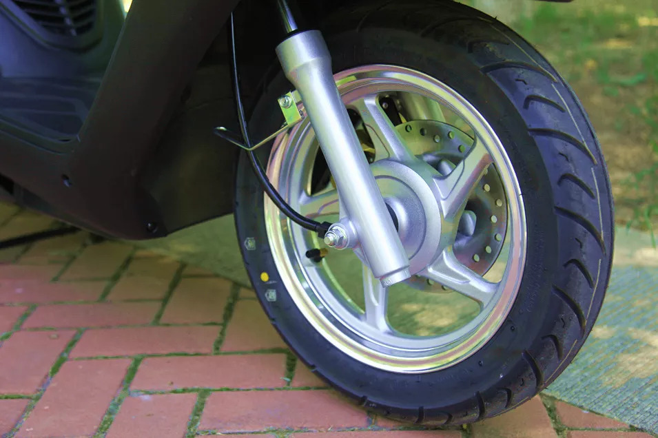 豪爵vh125s珍珠白,豪爵vh125性能怎样