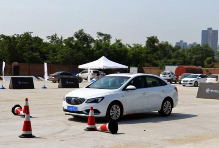 别克英朗1.5l自动精英版优缺点,2022年别克英朗有哪些优缺点