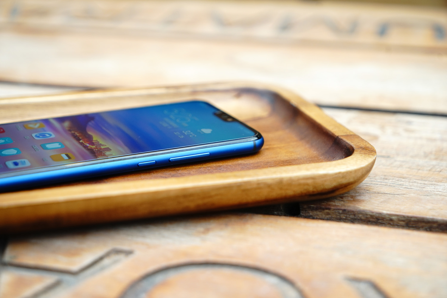 荣耀8x上手评测千元霸屏名不虚传,荣耀八魅海蓝