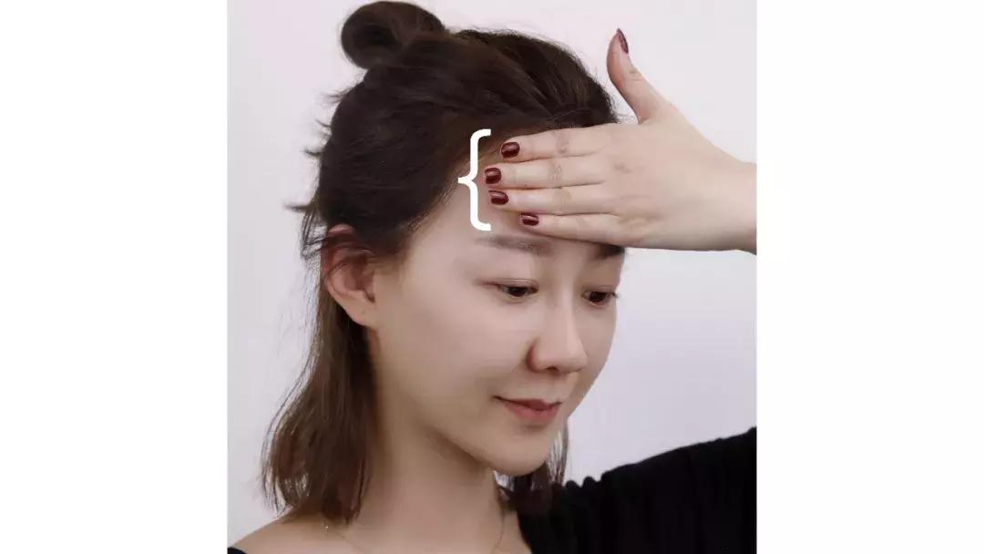 贝嫂和小贝早期采访,贝嫂和小贝相差几岁