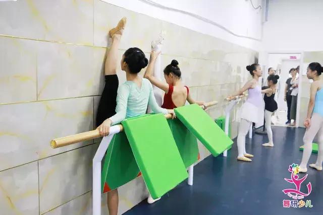 家长反映孩子的舞蹈基本功退步了,开学舞蹈课如何让孩子全部回归