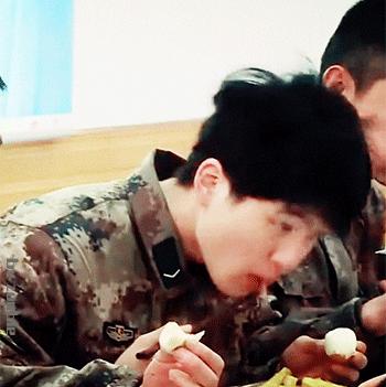 晒黑的刘昊然,刘昊然晒黑的样子