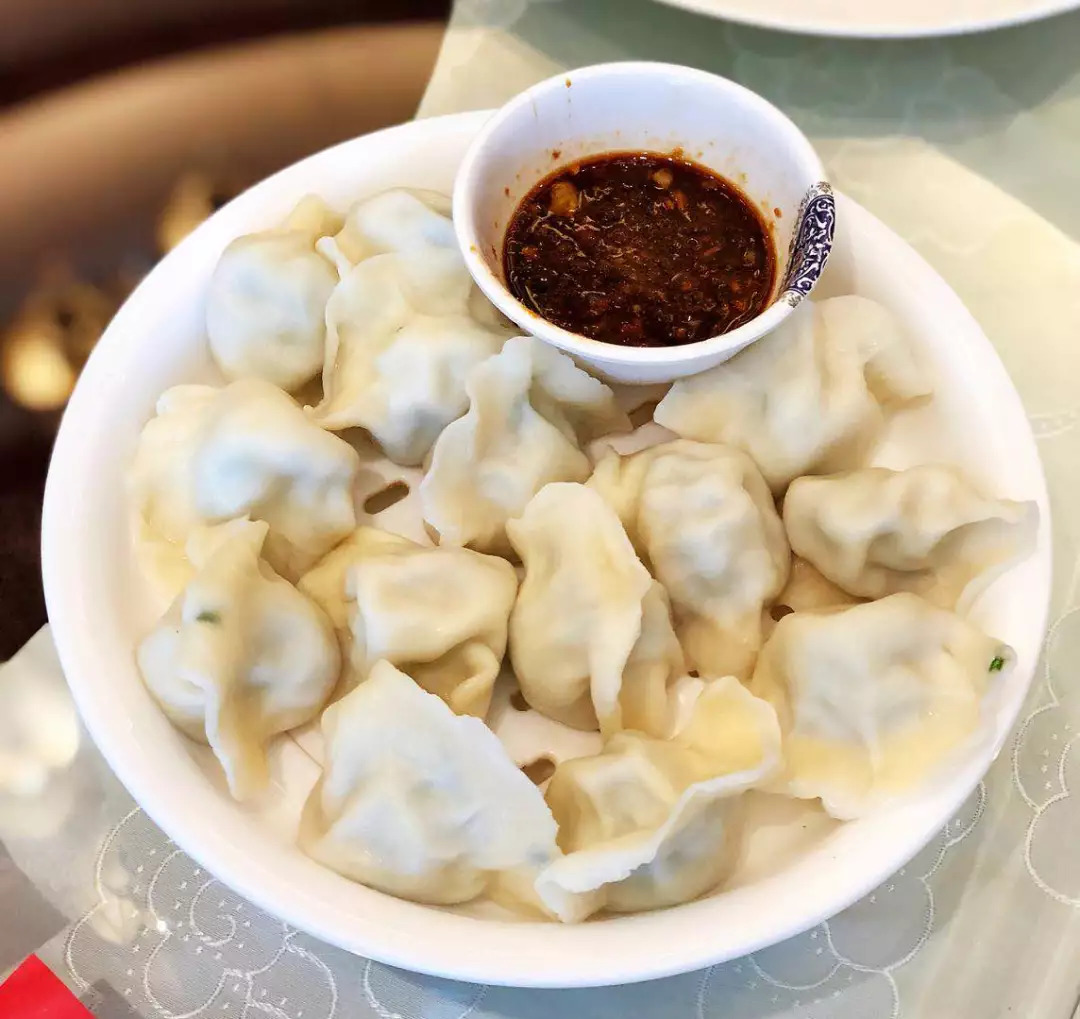 王炸！大连10家饭店鲜活海鲜组队放价，顾客自发早9点来排队！