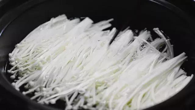 凉拌金针菇凉拌圆白菜,凉拌苦瓜凉拌金针菇