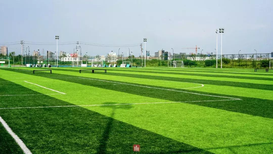 临平区附近哪有免费球场,临平山北大型公园