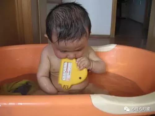 玩JJ、摸*处私**、夹腿、蹭被子……再脸红，也别对娃做这3件事！