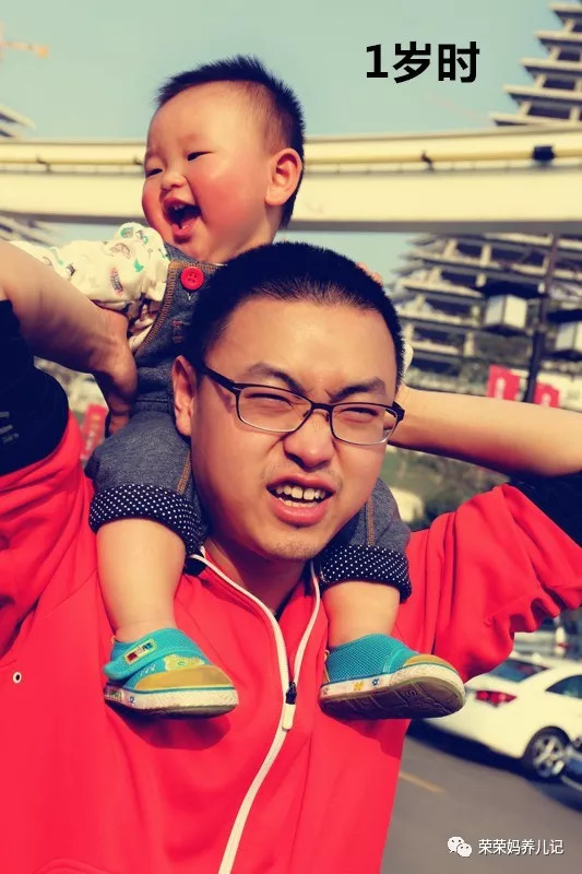 妹妹:有爸爸在,我根本不用下地!哥哥:随你随你,谁稀罕!