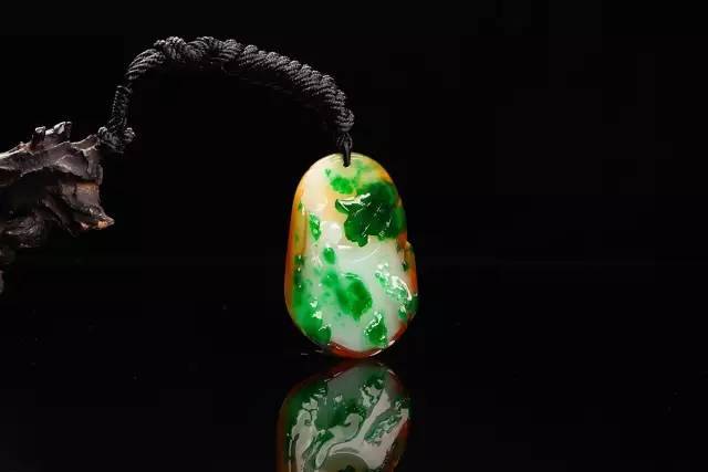 经常佩戴的玉会有什么变化,为什么人戴玉后会有变化呢