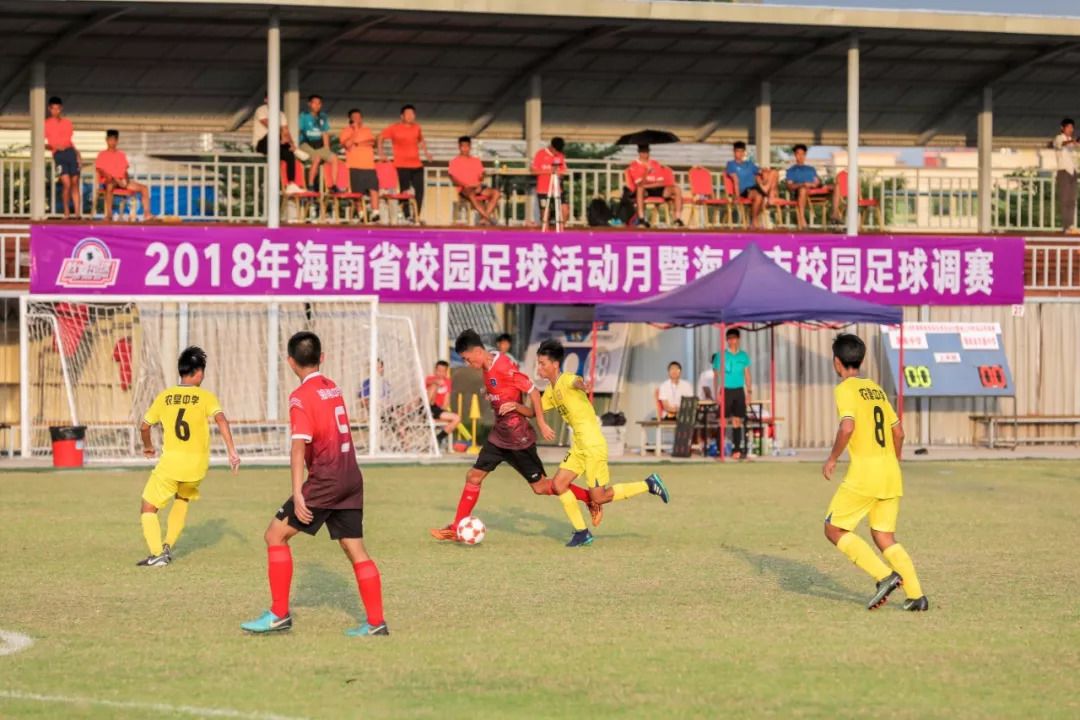 要么在深渊里哭，要么在深渊里爬｜海南足球青训实录