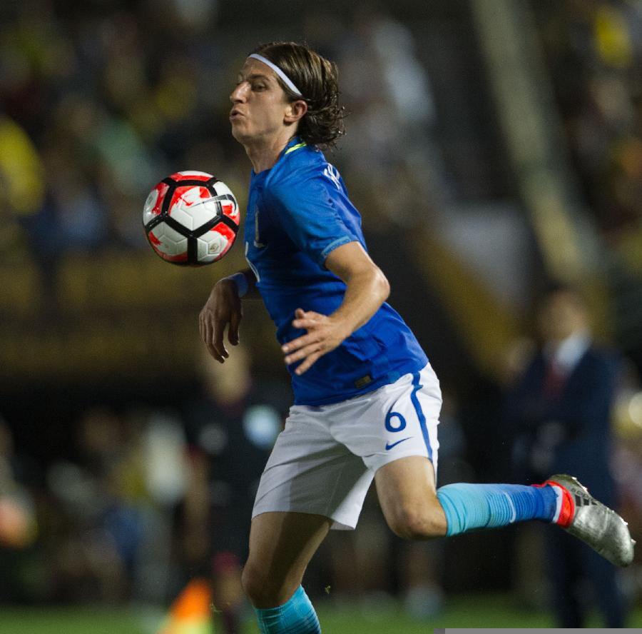 现足坛最伟大的十大球星,世界足坛前十中后卫