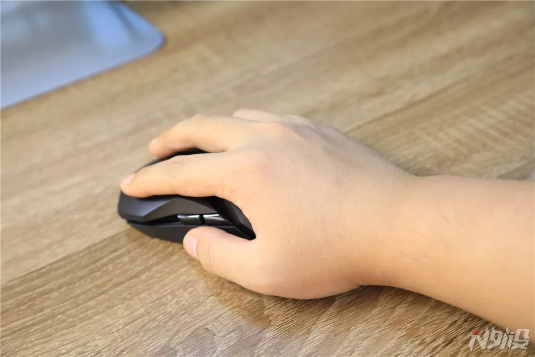 雷柏vt960双模鼠标评测,雷柏鼠标vt950滚轮有问题