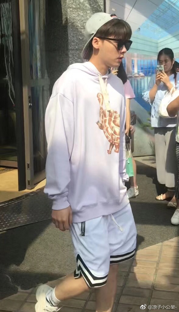 这就是灌篮李易峰站出来保护粉丝,这就是灌篮李易峰最后一次表演