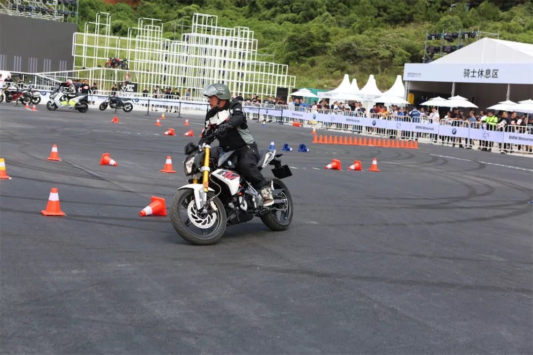 宝马s1000r改新s1000rr,宝马s1000r和本田cb1000r