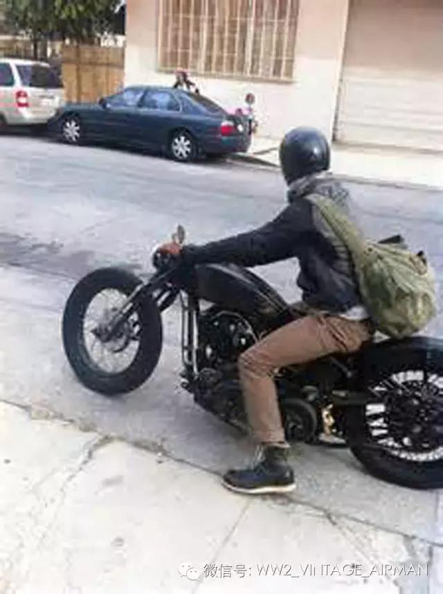 贝克汉姆哈雷,贝克汉姆骑摩托戴的什么头盔