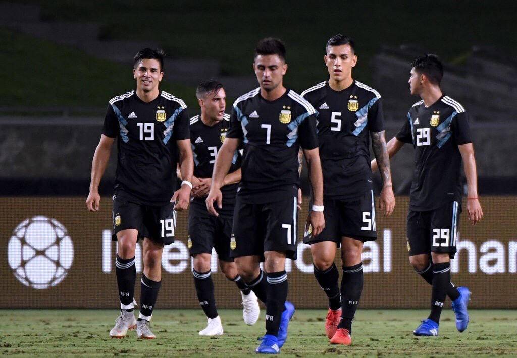 阿根廷3-0,阿根廷世预赛3连胜梅西角球中柱