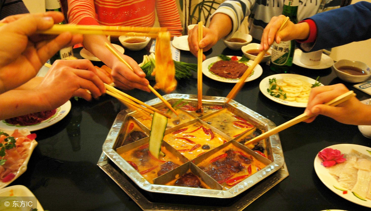 正宗酸辣毛肚火锅的做法,重庆毛肚火锅正宗做法