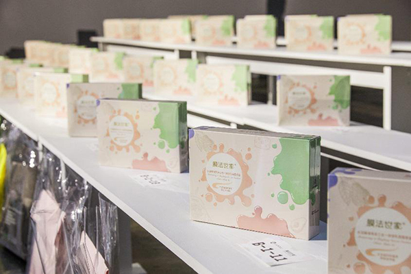 膜法世家携手兰玉亮相纽约时装周，跨界玩出国际范儿！