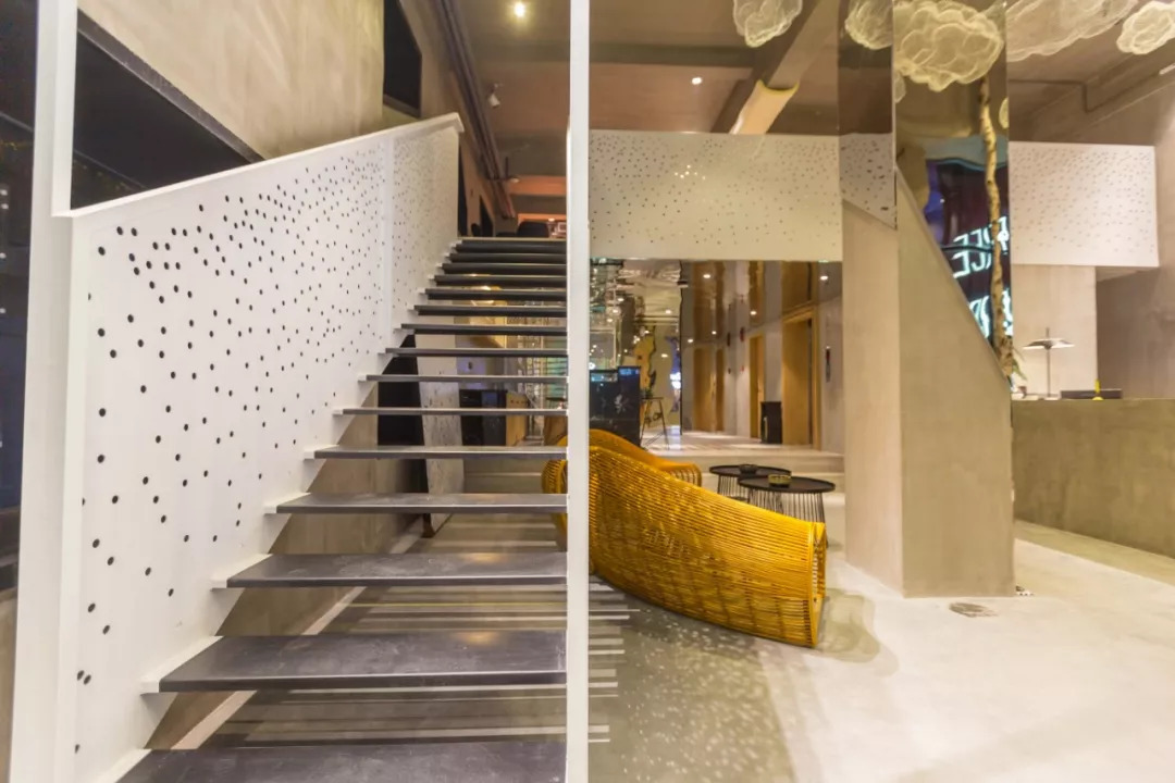 没毕业就创业！这个92年的霸道总裁，3年连开4家酒店口碑爆表，好评率94%