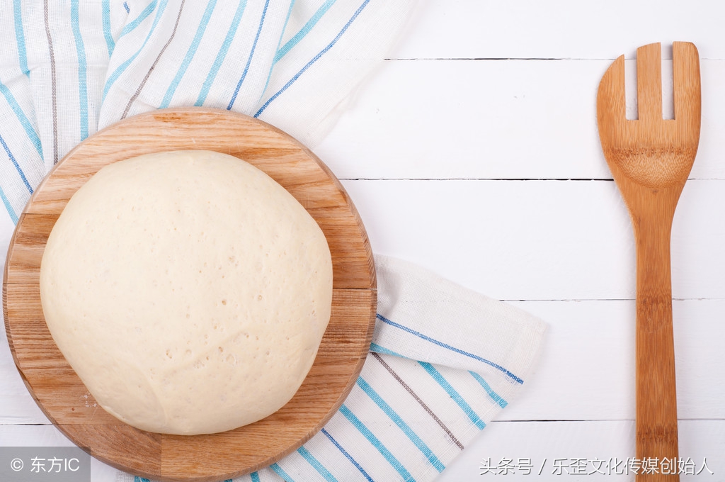 面包烤出来表皮发硬是什么原因,为什么面包烤出来表皮又干又硬