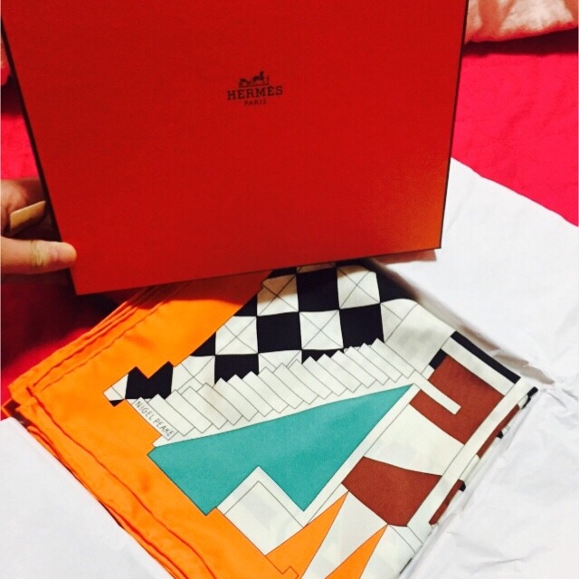 小花奢侈品爱马仕丝巾,为什么爱马仕丝巾这么多