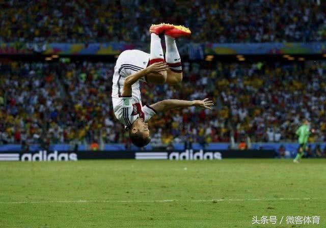 胸前十字架足球庆祝动作,足球各个射门庆祝动作