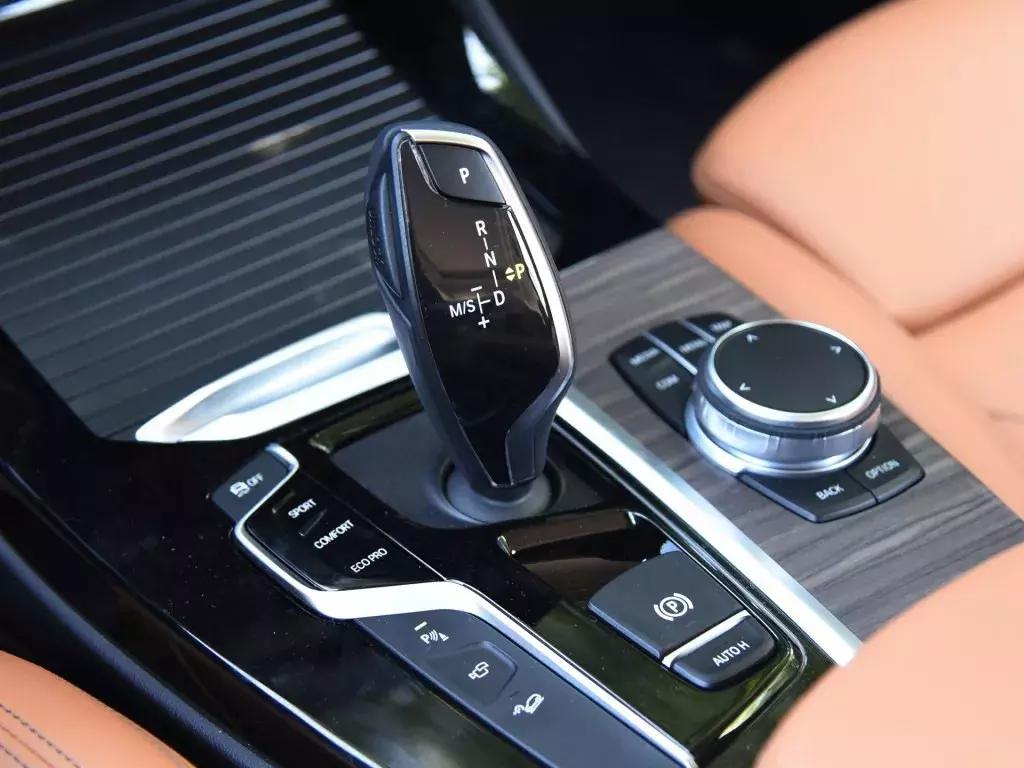 试驾新款宝马x3入门版,宝马x3国产后加长了吗