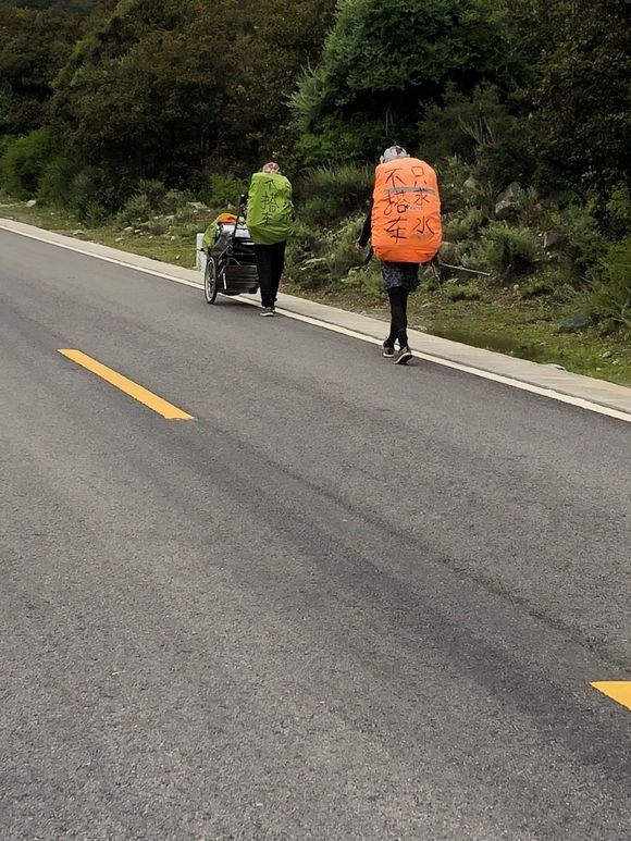 女骑士大踏板摩旅318川藏线 (318川藏线天堂之路)