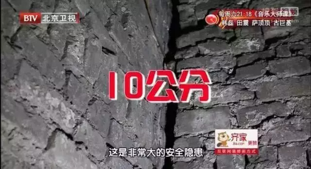 两对夫妻挤19平老宅，丈母娘和女婿5人同睡，毫无隐私！