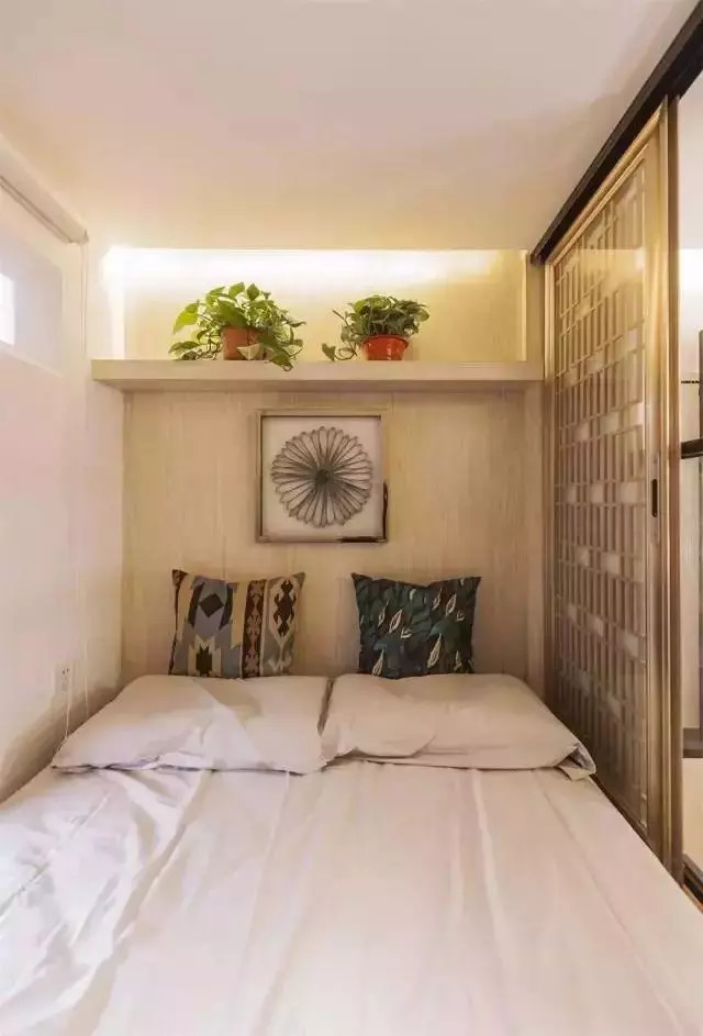 两对夫妻挤19平老宅，丈母娘和女婿5人同睡，毫无隐私！