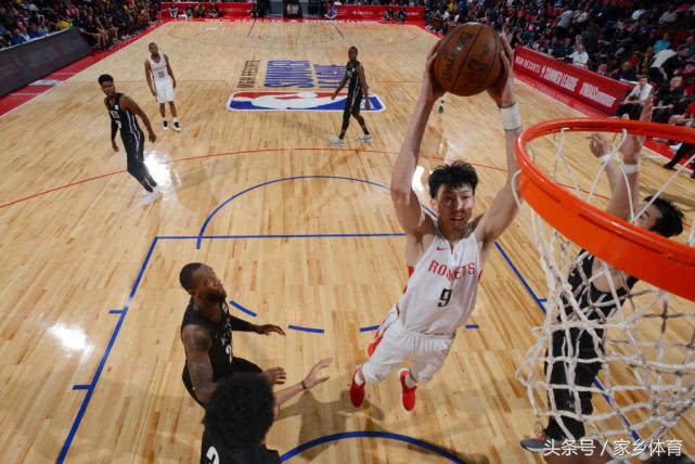 33中19,大魔王狂野踏出3大步,60%三分让火箭惊喜,最强3D诞生