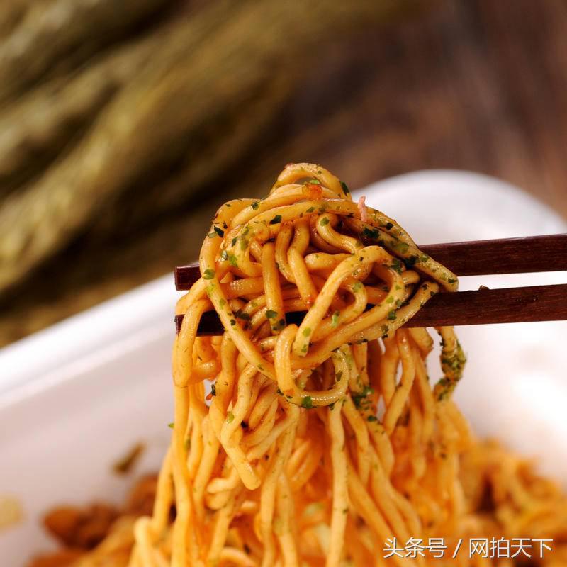 商品展示的定义及其特征,商品展示的基本原则和技巧