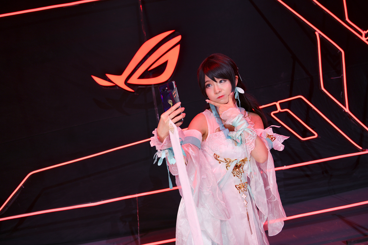 rog国行发布会,rog和苹果对比