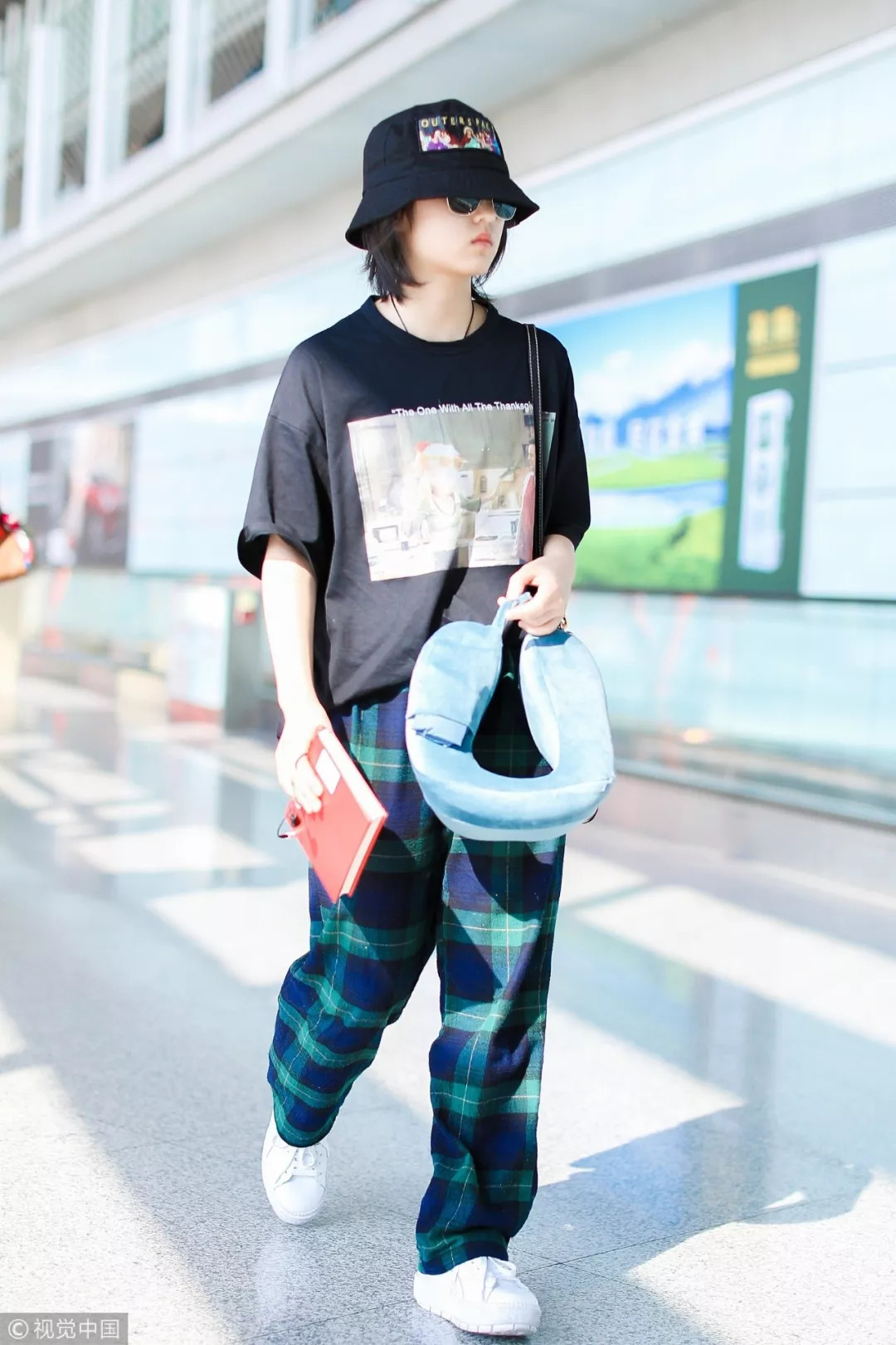 初秋的“C位”是杨超越的格子还是王丽坤的条纹？