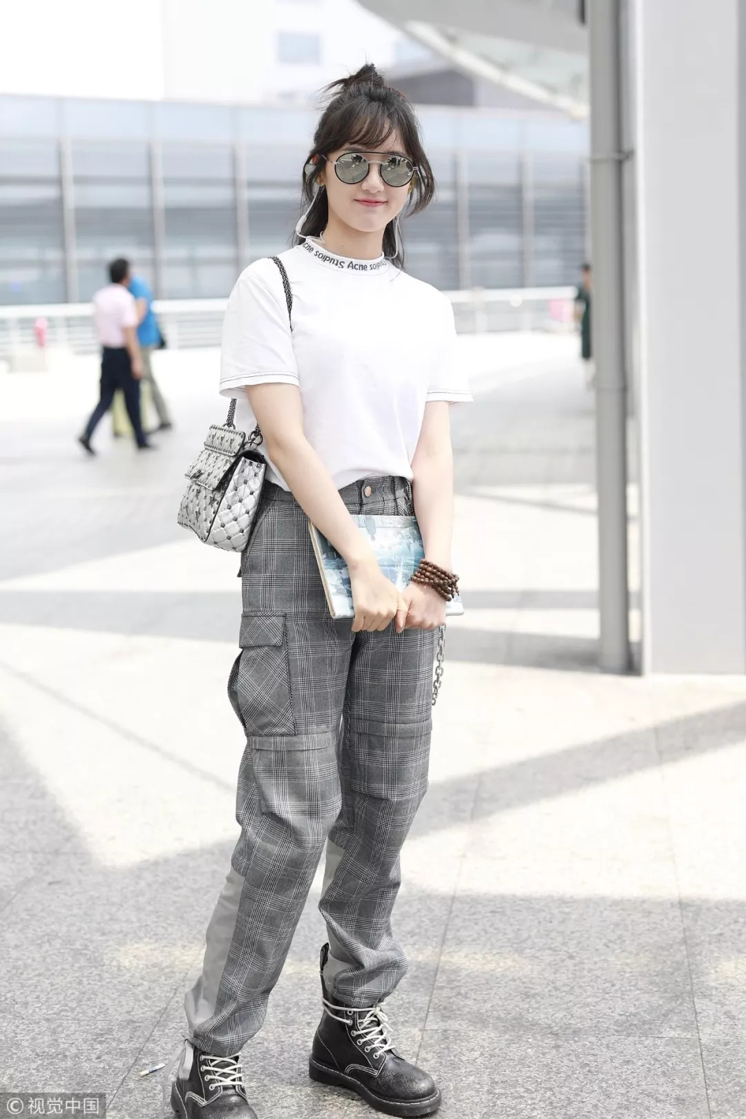 初秋的“C位”是杨超越的格子还是王丽坤的条纹？