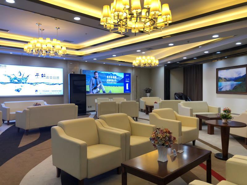 免费派卡的都死了，卖卡的金色世纪却走过20年｜高铁机场贵宾厅生意经