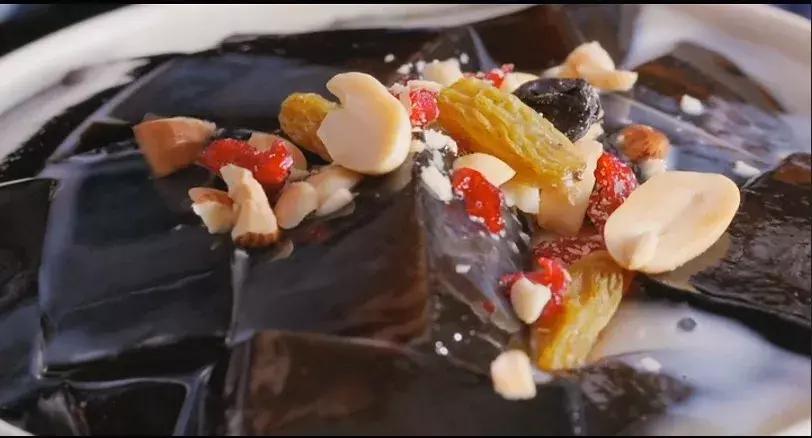 奶茶中的仙草冻会化吗,奶茶里面的仙草冻的另一种叫法