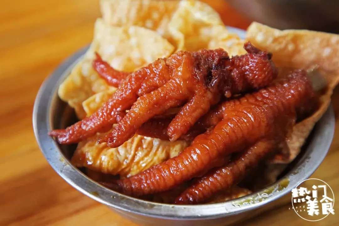 中南大学侧门小巷子口这家螺蛳粉店，不起眼却一火5年