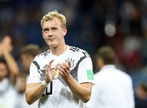 这只争议中启航的布娃娃，成为了德国足球荒诞期的新偶像