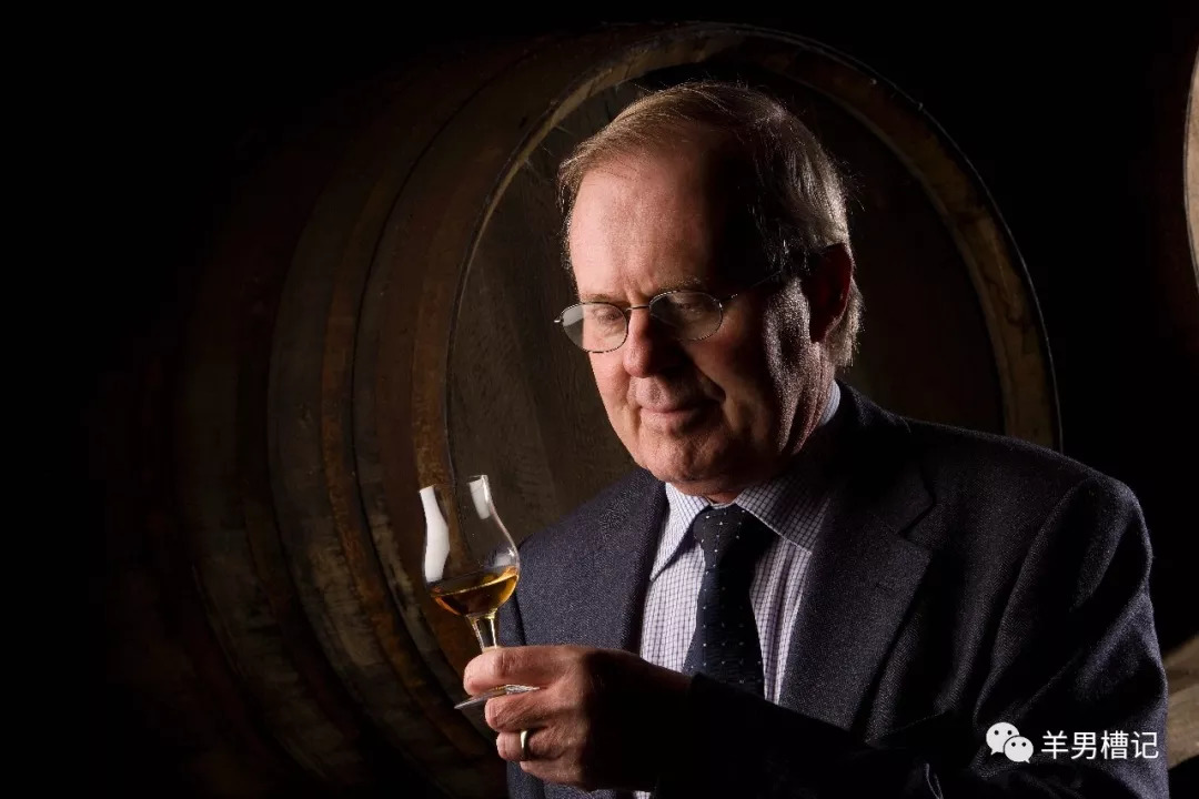 他在今年教师节宣布退休计划并着力挚手相传下一代