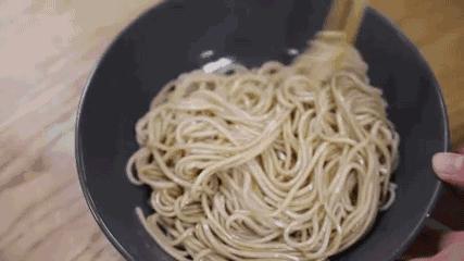 中餐厅2舒淇吃饭视频,舒淇吃面条