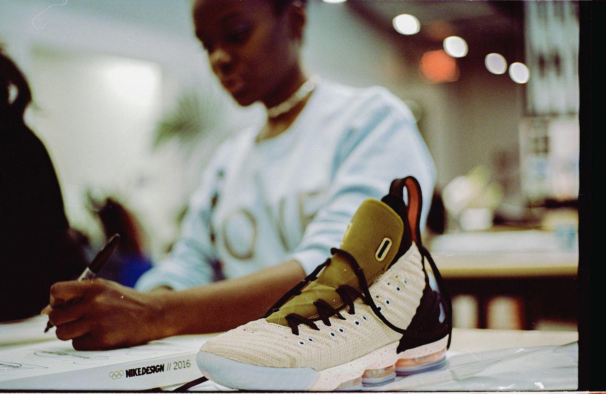 lebron16全黑,lebron16air实战测评