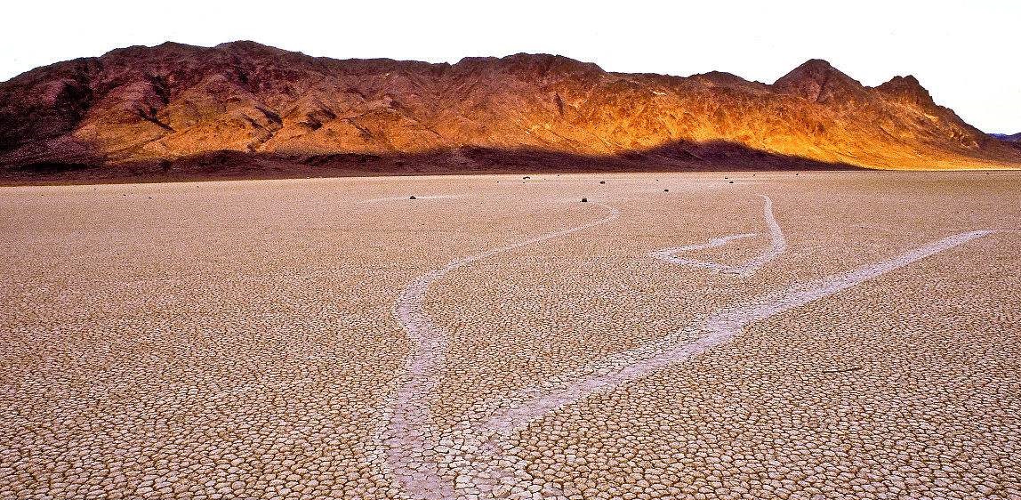 美国死亡谷魔鬼洞现沙漠,美国死亡谷公园图片