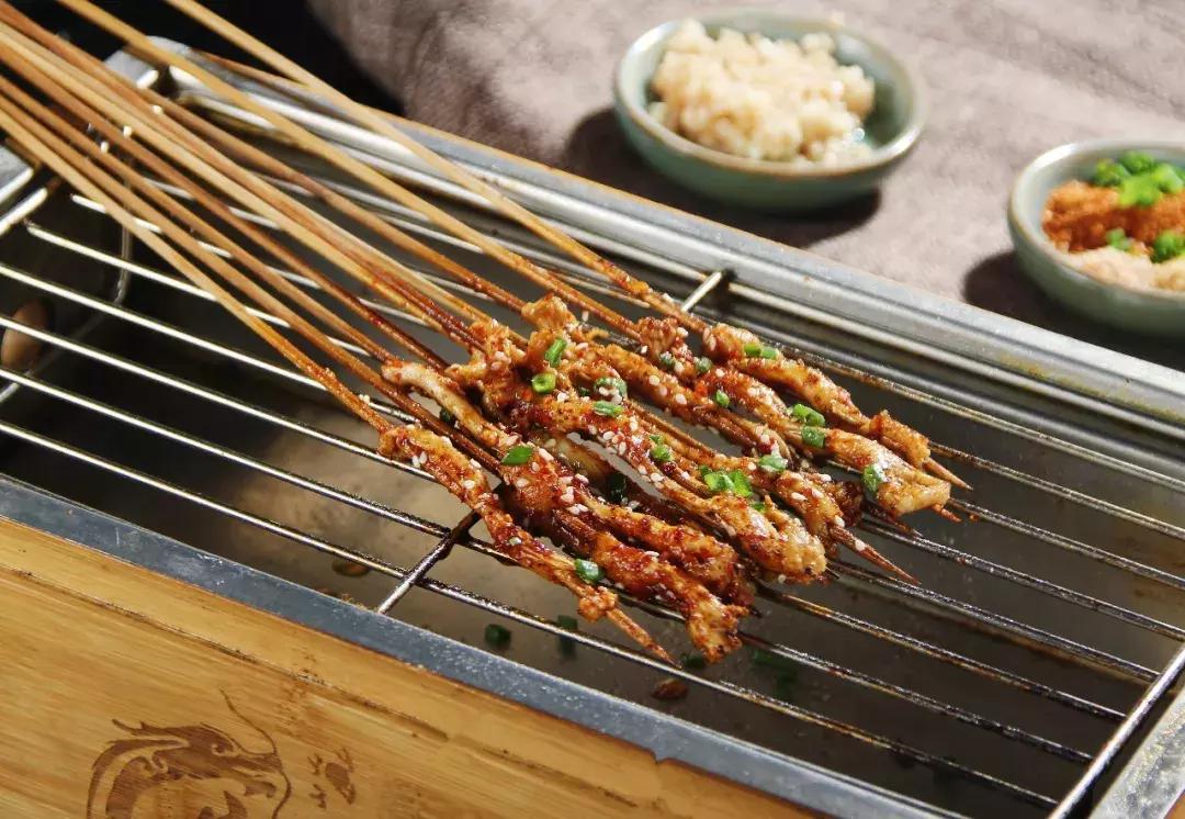 一到晚上就火爆的烧烤店,新发现一家超火爆的烧烤店